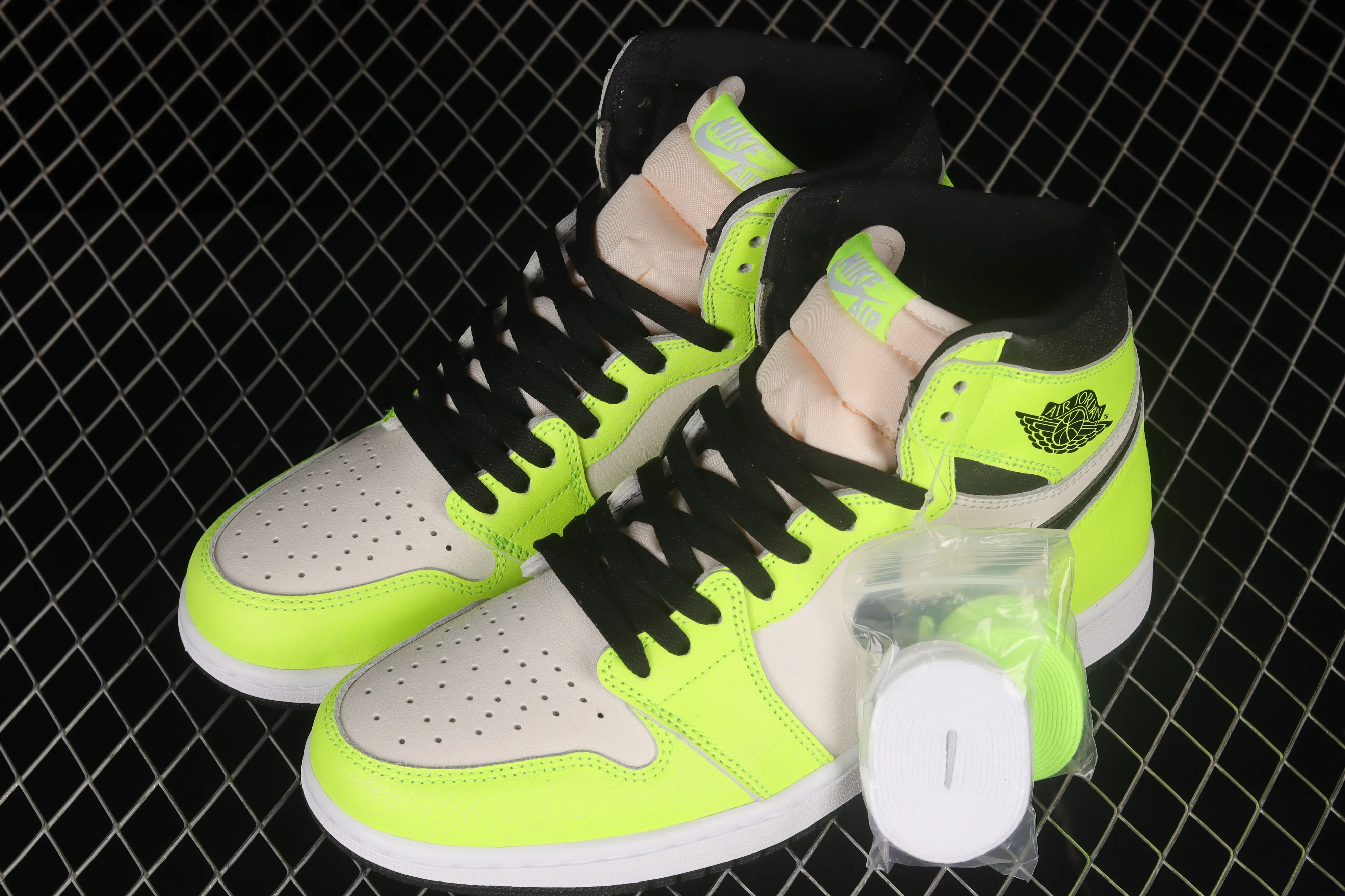 All categories Air Jordan Jordan series basketball shoes Air Jordan 1 High pure original version Air Jordan 1 High OG "Volt" AJ1 Joe 1 new fluorescent green 555088-702